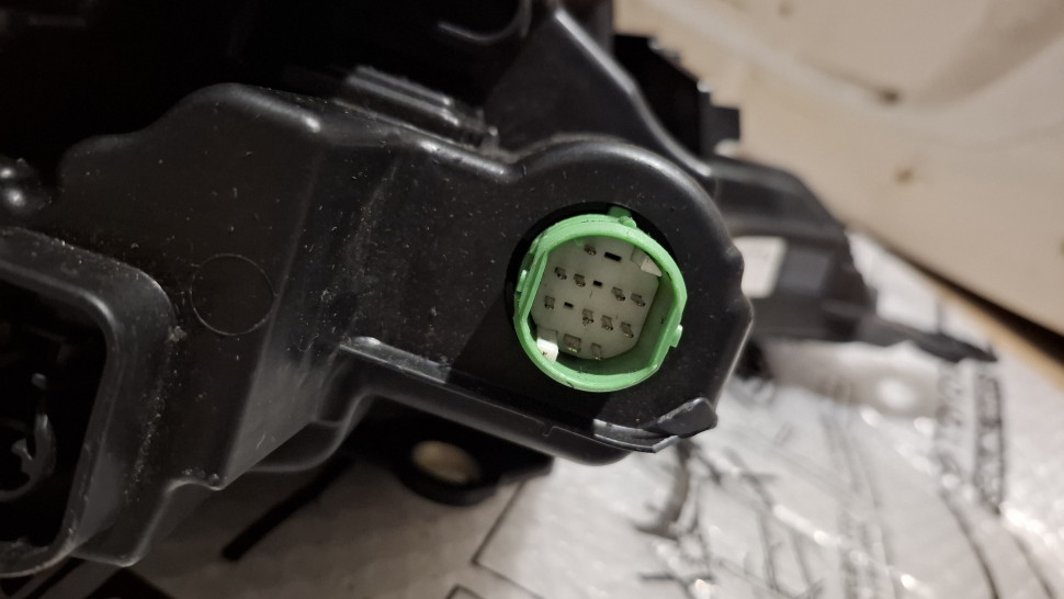 Фара Maserati Levante 2018+ правая ксенон 3 блока в сборе Фара Мазерати Леванте Европа