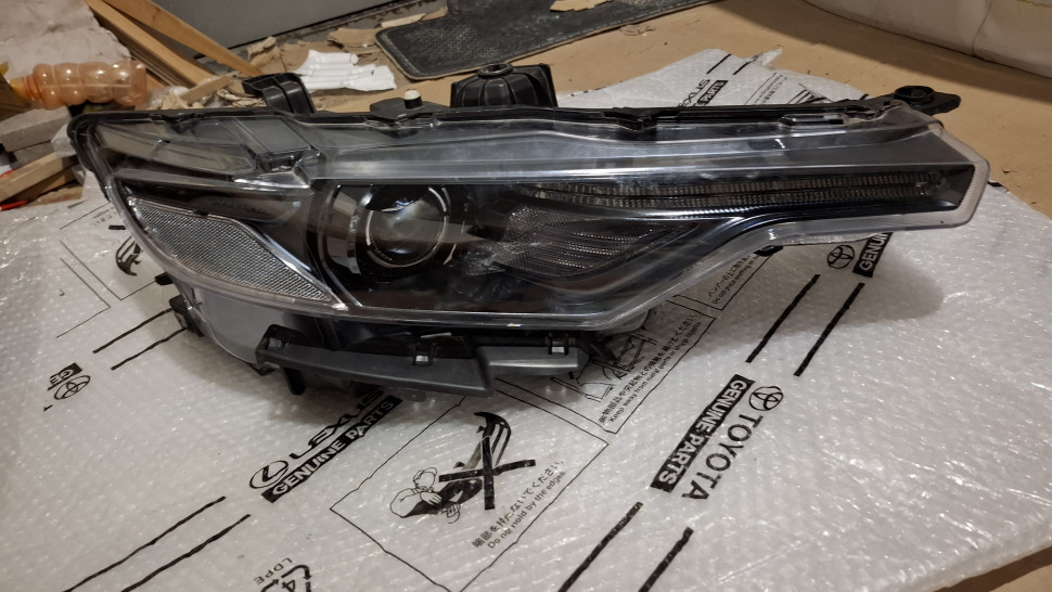 Фара Maserati Levante 2018+ правая ксенон 3 блока в сборе Фара Мазерати Леванте Европа