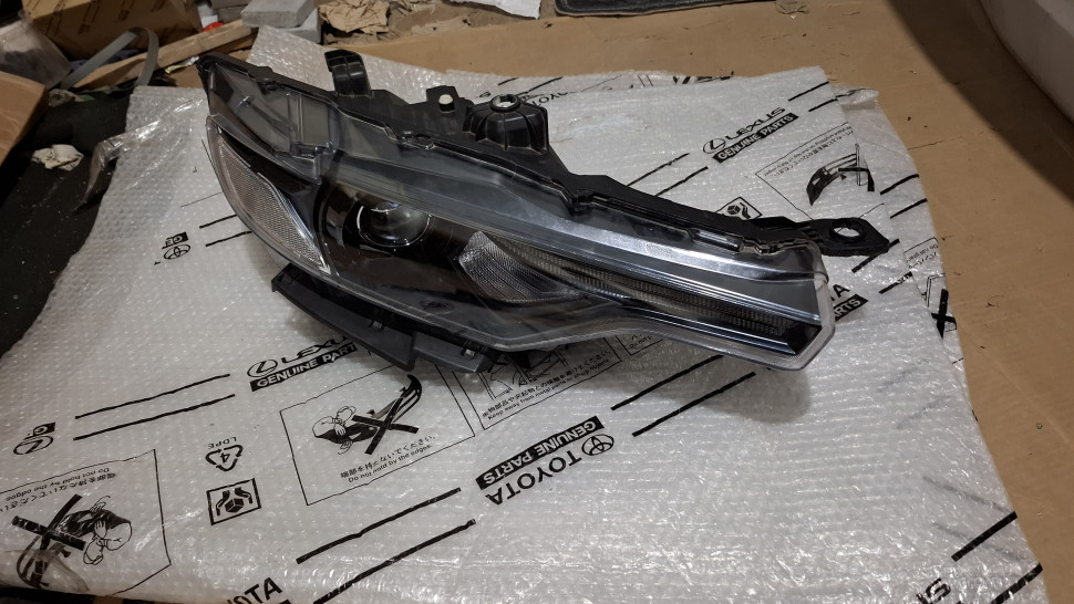 Фара Maserati Levante 2018+ правая ксенон 3 блока в сборе Фара Мазерати Леванте Европа