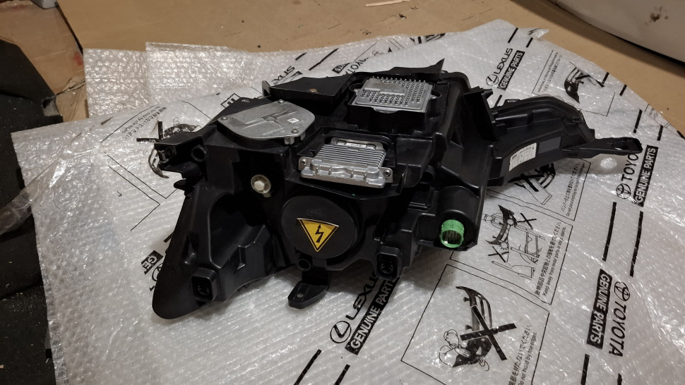 Фара Maserati Levante 2018+ правая ксенон 3 блока в сборе Фара Мазерати Леванте Европа