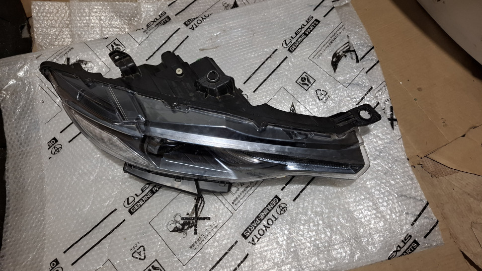 Фара Maserati Levante 2018+ правая ксенон 3 блока в сборе Фара Мазерати Леванте Европа