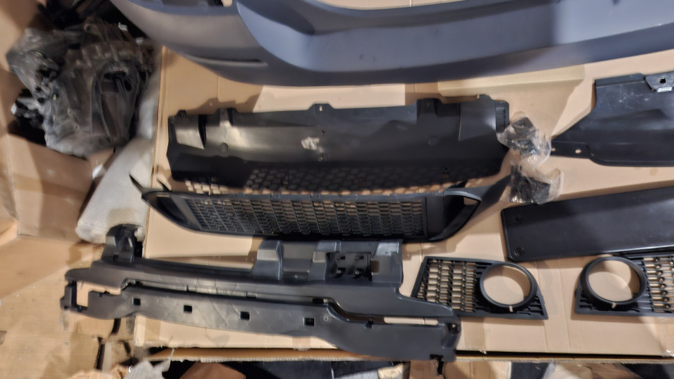 Два Бампери BMW 5 F10 f11 ф10 ф11 m packet передній + задній м пакет обвіс Бампери БМВ 5 Ф 10