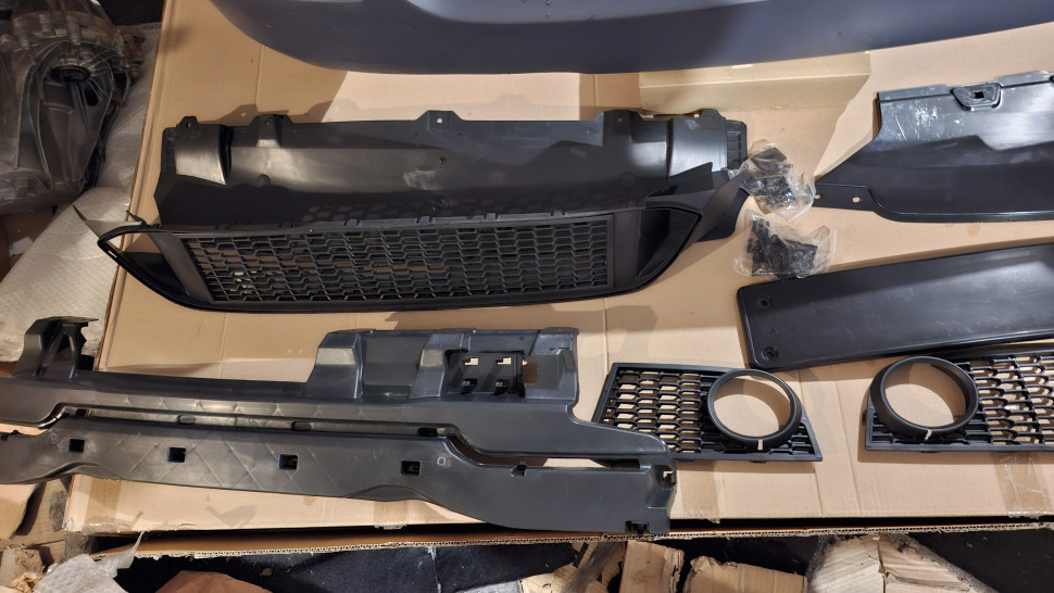 Два Бампери BMW 5 F10 f11 ф10 ф11 m packet передній + задній м пакет обвіс Бампери БМВ 5 Ф 10