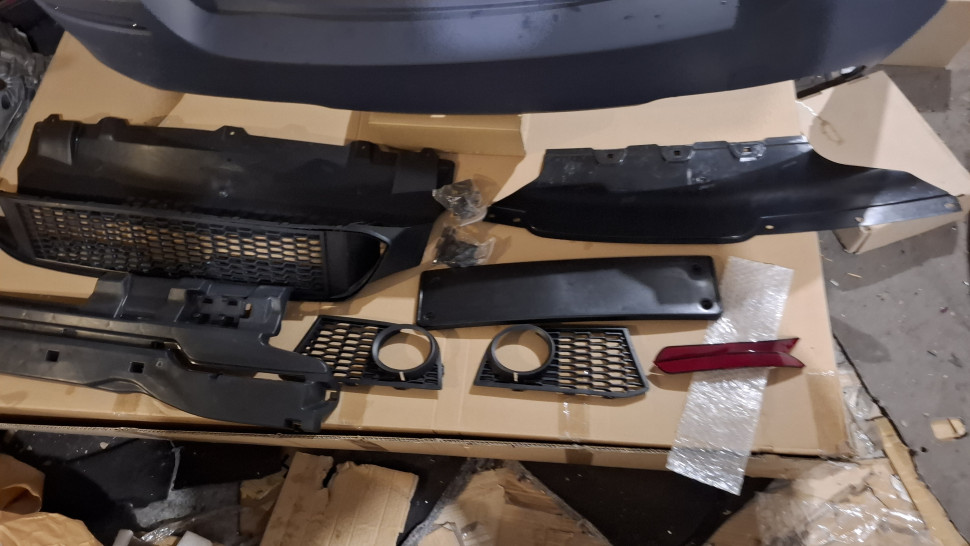 Два Бампери BMW 5 F10 f11 ф10 ф11 m packet передній + задній м пакет обвіс Бампери БМВ 5 Ф 10