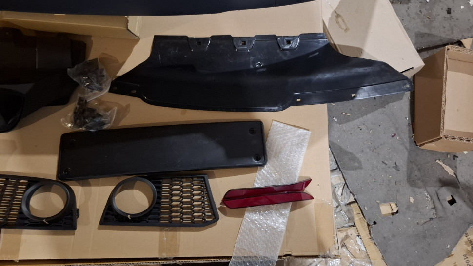 Два Бампери BMW 5 F10 f11 ф10 ф11 m packet передній + задній м пакет обвіс Бампери БМВ 5 Ф 10