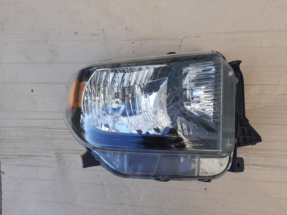 Фара Toyota TUNDRA 2018 2017 2016 2015 2014 темная черная Фара Тундра