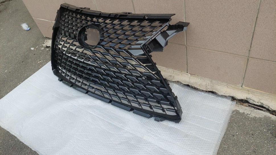 Решетка радиатора Lexus RX Решітка радітору 2015-2019 стиль рест 2020