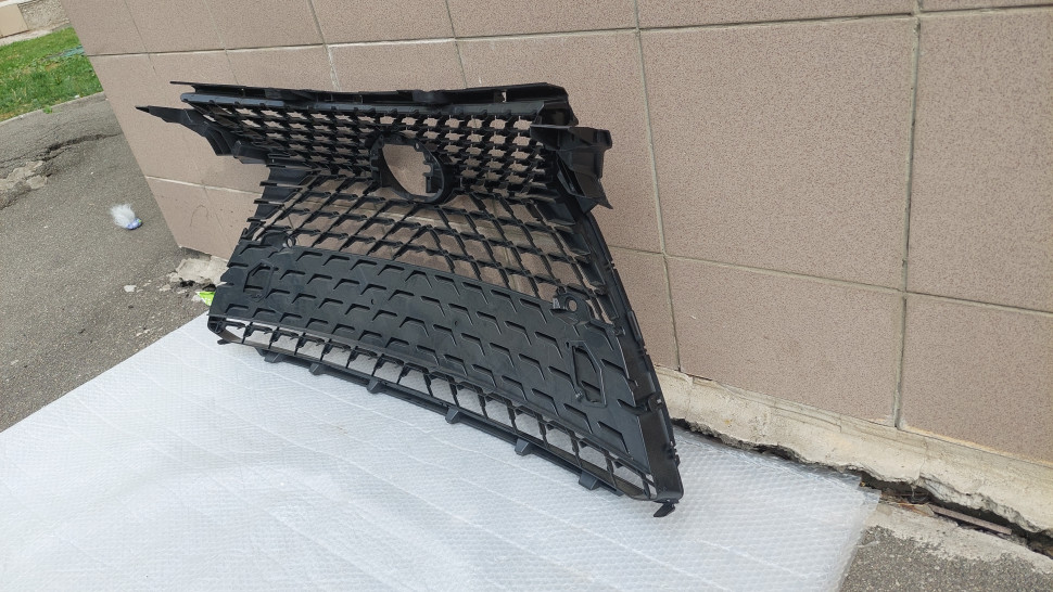 Решетка радиатора Lexus RX Решітка радітору 2015-2019 стиль рест 2020