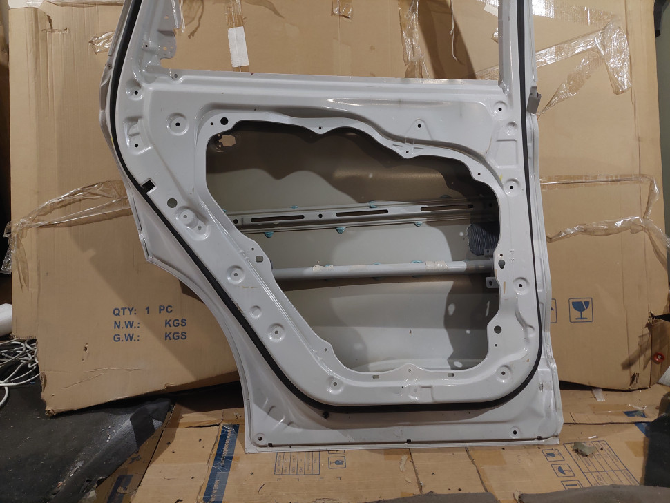 Дверь задняя левая Santa Fe 4 2018 2019 2020 2021 2022 2023 Hyundai Двері Санта Фе 4