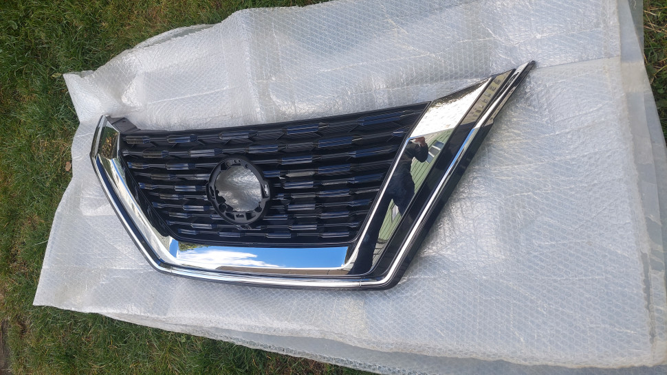 Решетка радиатора Nissan Rogue T33 2023 2022 2021 2020 Лицензия под камеру решетка РОГ