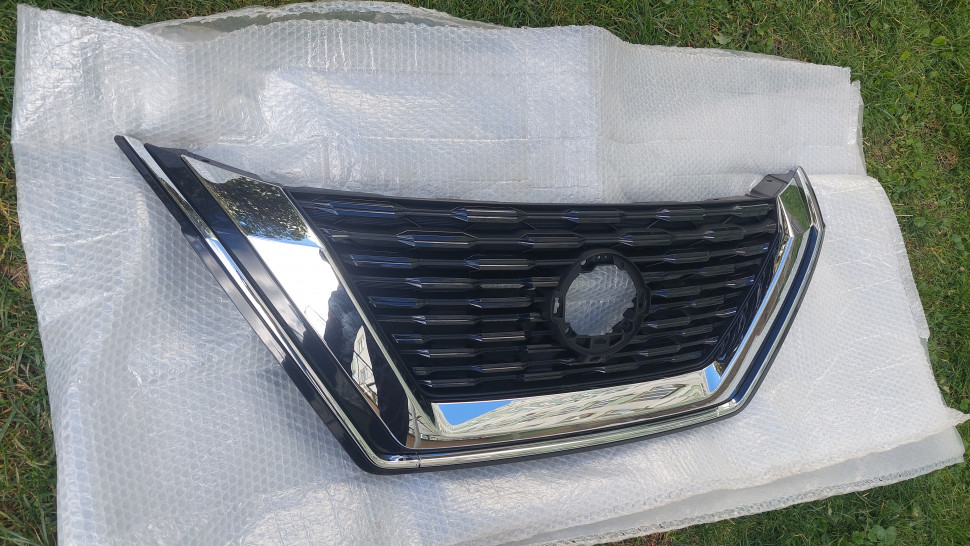 Решетка радиатора Nissan Rogue T33 2023 2022 2021 2020 Лицензия под камеру решетка РОГ