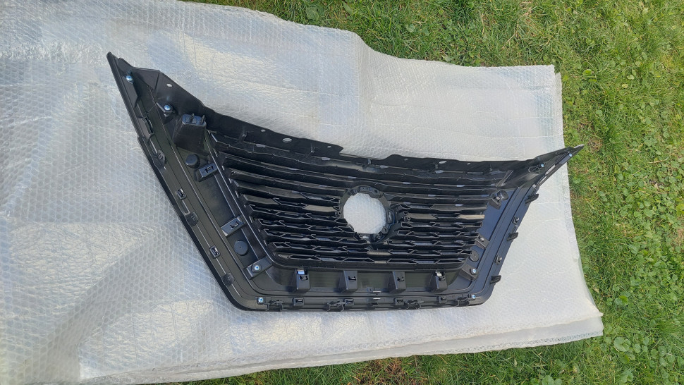 Решетка радиатора Nissan Rogue T33 2023 2022 2021 2020 Лицензия под камеру решетка РОГ