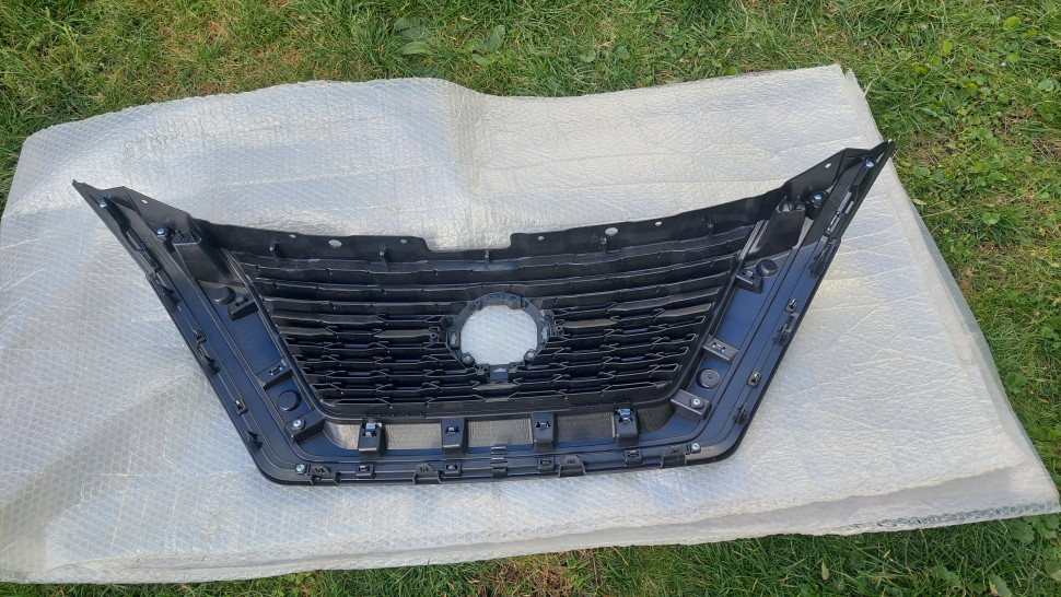 Решетка радиатора Nissan Rogue T33 2023 2022 2021 2020 Лицензия под камеру решетка РОГ