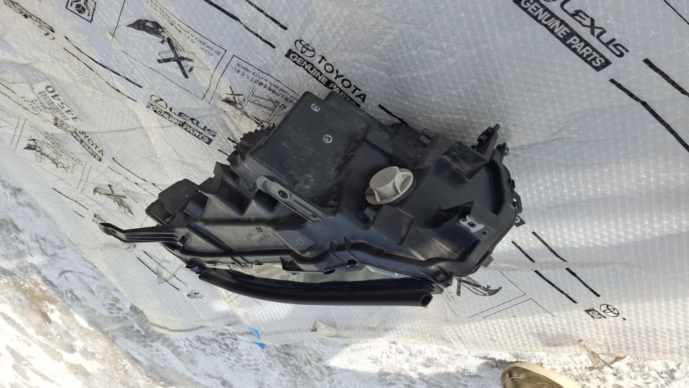 Фара Toyota Land Cruiser 300 права 2021 2022 2023 2024 2025 Фара Тойота Ленд Крузер 300 правая 8114560Q51