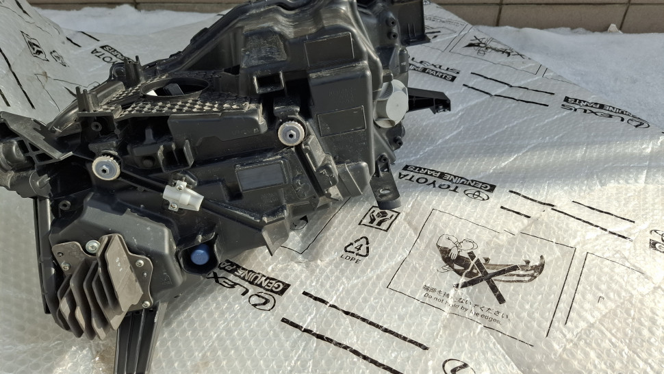 Фара Toyota Land Cruiser 300 права 2021 2022 2023 2024 2025 Фара Тойота Ленд Крузер 300 правая 8114560Q51