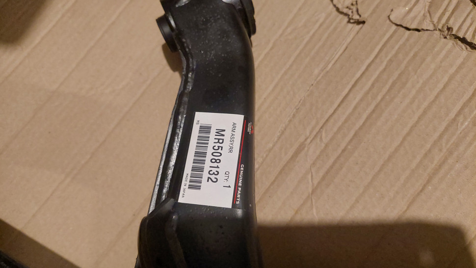 Новый рычаг задний MITSUBISHI PAJERO wagon 3 MR508132 правый верхний ОРИГИНАЛ