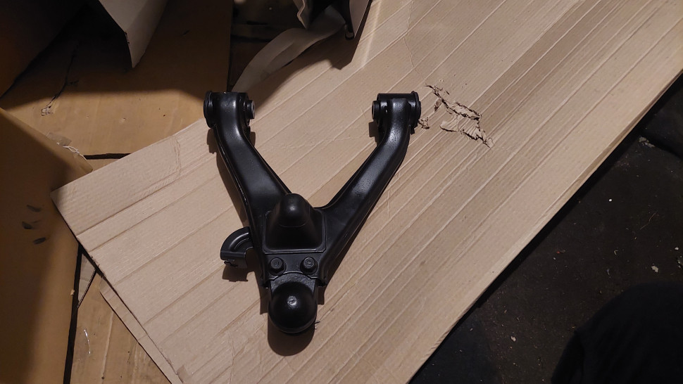 Новый рычаг задний MITSUBISHI PAJERO wagon 3 MR508132 правый верхний ОРИГИНАЛ