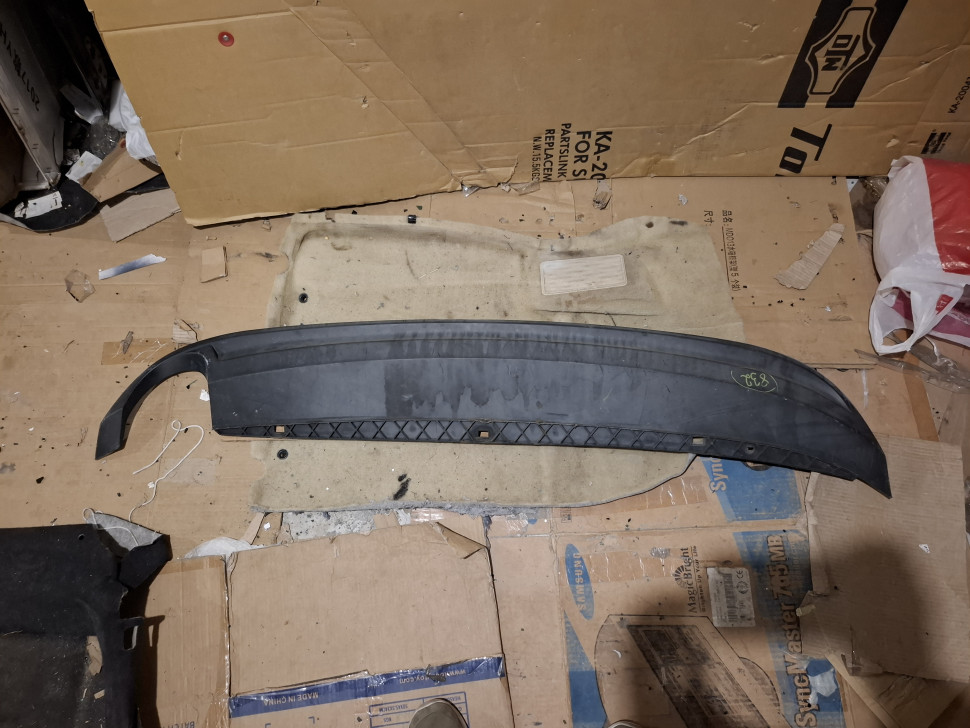 Губа заднього бампера Volkswagen Passat B7 USA 2012 2013 2014 2015 561-807-521-B-9B9