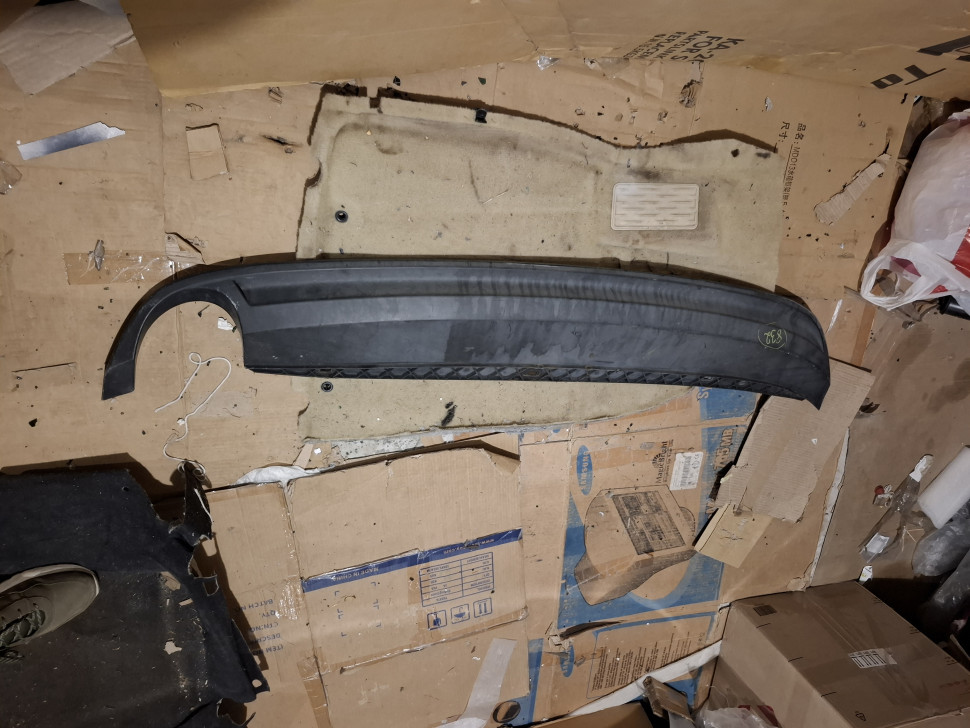 Губа заднього бампера Volkswagen Passat B7 USA 2012 2013 2014 2015 561-807-521-B-9B9