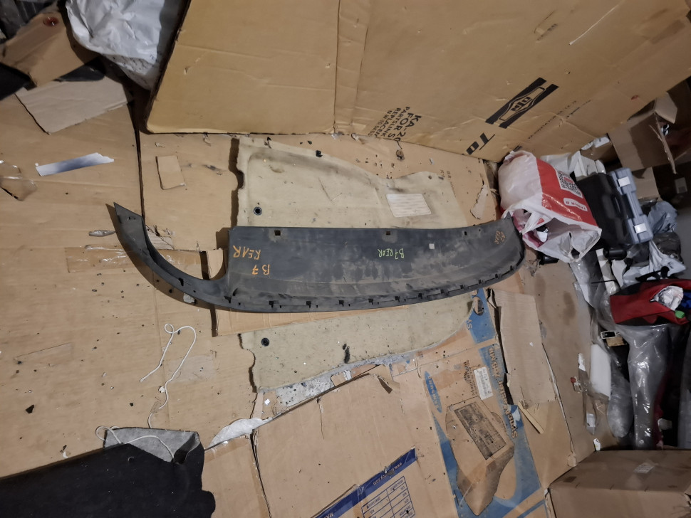 Губа заднього бампера Volkswagen Passat B7 USA 2012 2013 2014 2015 561-807-521-B-9B9