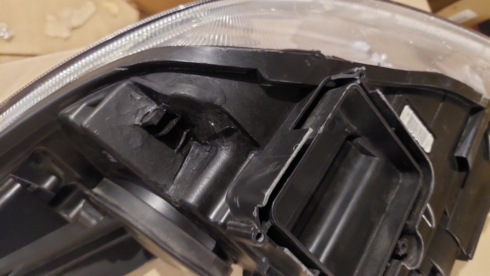 Нужен ремонт крепления, Фара Ford Focus 3 led ДХО Европа 2018 2017 2016 2015 Фара Форд фокус