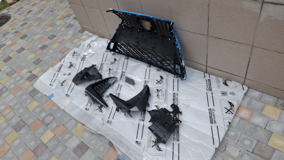 Решетка радиатора Lexus IS F-Sport 2016 2017 2018 2019 2020 2021 2022 FSport Решітка Лексус ІС