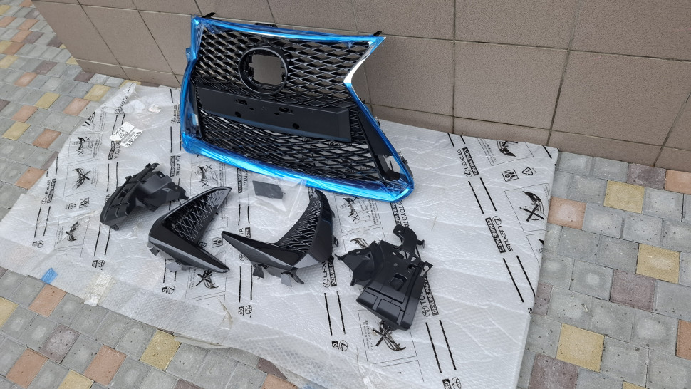 Решетка радиатора Lexus IS F-Sport 2016 2017 2018 2019 2020 2021 2022 FSport Решітка Лексус ІС