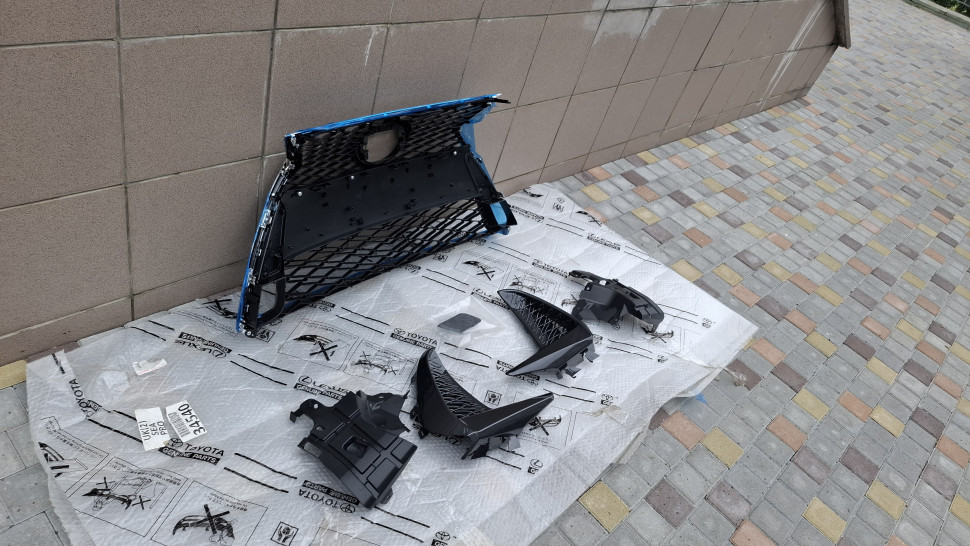 Решетка радиатора Lexus IS F-Sport 2016 2017 2018 2019 2020 2021 2022 FSport Решітка Лексус ІС