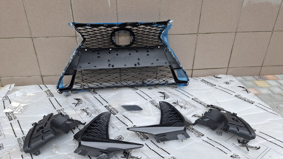 Решетка радиатора Lexus IS F-Sport 2016 2017 2018 2019 2020 2021 2022 FSport Решітка Лексус ІС