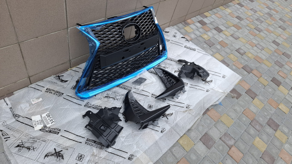 Решетка радиатора Lexus IS F-Sport 2016 2017 2018 2019 2020 2021 2022 FSport Решітка Лексус ІС