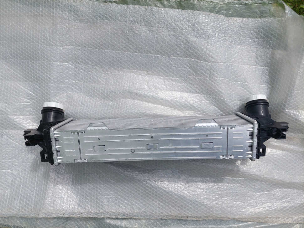 Радиатор интеркуллера Bmw 5 g30 6 g32 7 g11 g12 радіатор інтеркулера 17518576509 CI660000P