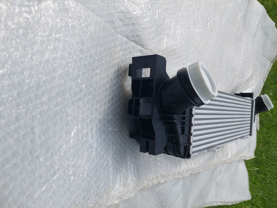 Радиатор интеркуллера Bmw 5 g30 6 g32 7 g11 g12 радіатор інтеркулера 17518576509 CI660000P