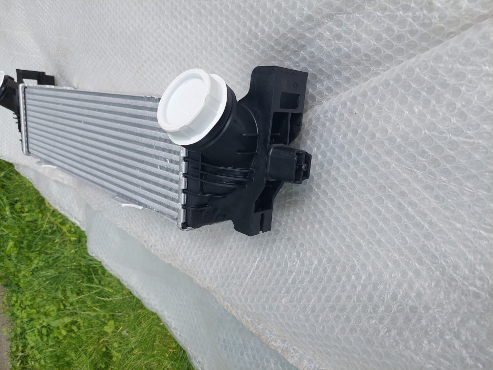 Радиатор интеркуллера Bmw 5 g30 6 g32 7 g11 g12 радіатор інтеркулера 17518576509 CI660000P
