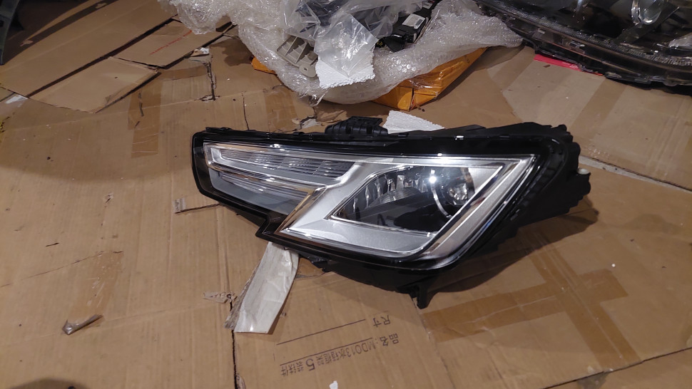 Фара передняя левая Audi A4 S4 B9 , 2015-2019 , LED, bi-xenon, оригинал, новая, 8W0941005