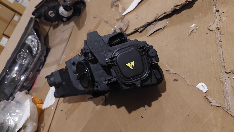 Фара передняя левая Audi A4 S4 B9 , 2015-2019 , LED, bi-xenon, оригинал, новая, 8W0941005