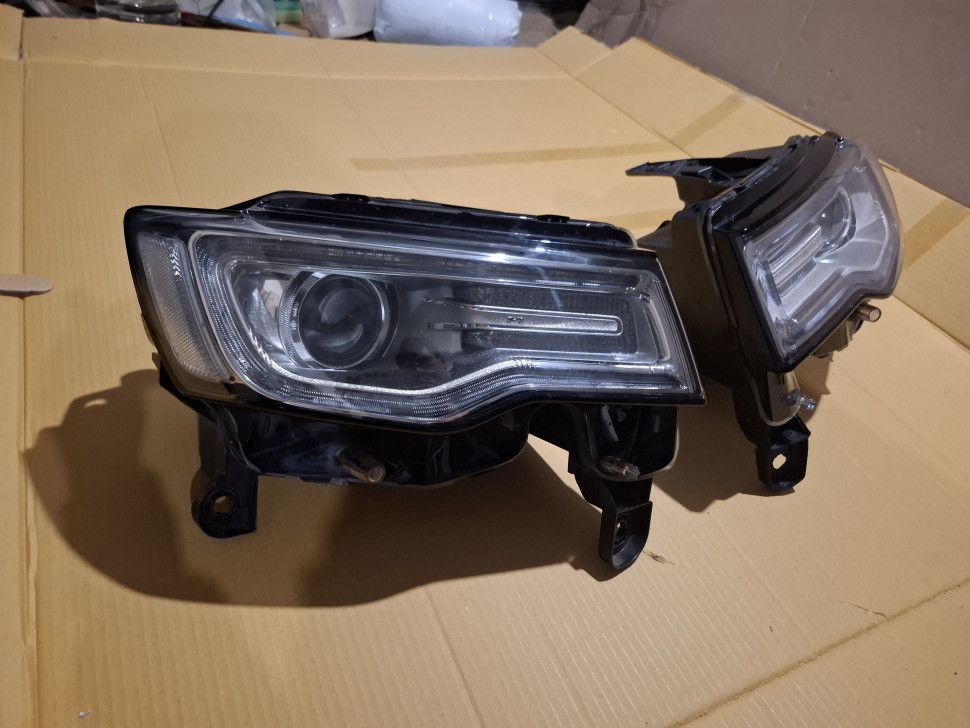 За 1 шт. Фары Jeep Grand Cherokee wk2 рестайл 2014 2015 2016 2017 2018 2019 2020 LED Bi-Xenon в сборе