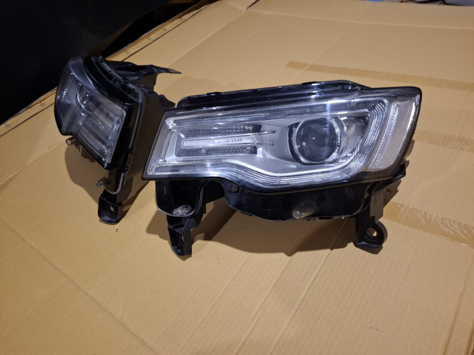 За 1 шт. Фары Jeep Grand Cherokee wk2 рестайл 2014 2015 2016 2017 2018 2019 2020 LED Bi-Xenon в сборе