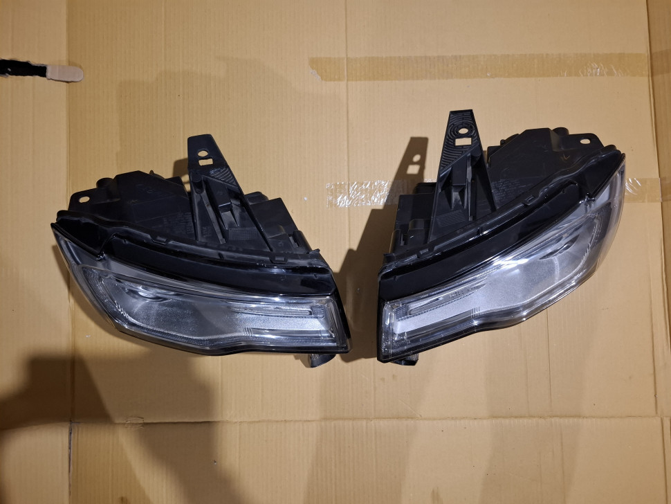 За 1 шт. Фары Jeep Grand Cherokee wk2 рестайл 2014 2015 2016 2017 2018 2019 2020 LED Bi-Xenon в сборе