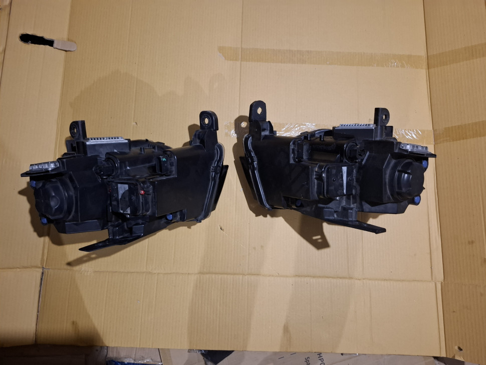 За 1 шт. Фары Jeep Grand Cherokee wk2 рестайл 2014 2015 2016 2017 2018 2019 2020 LED Bi-Xenon в сборе