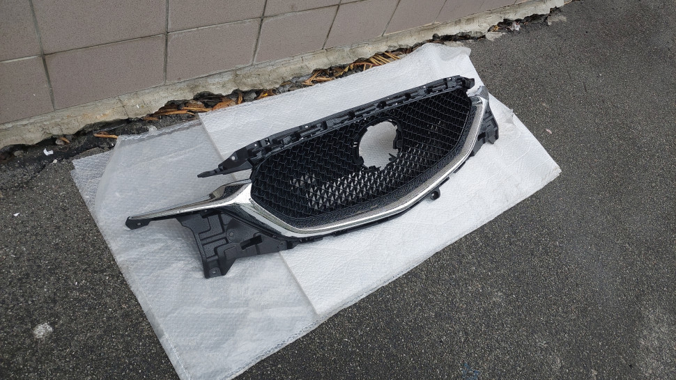 Решетка радиатора Mazda CX-5 2017 2018 2019 2020 2021 под радар дистроник