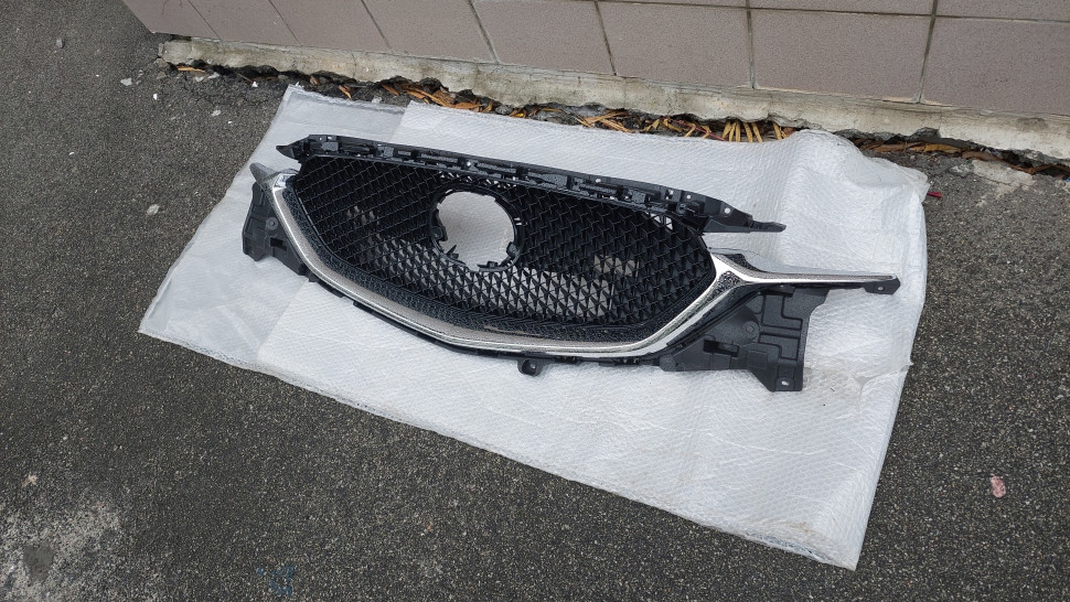 Решетка радиатора Mazda CX-5 2017 2018 2019 2020 2021 под радар дистроник