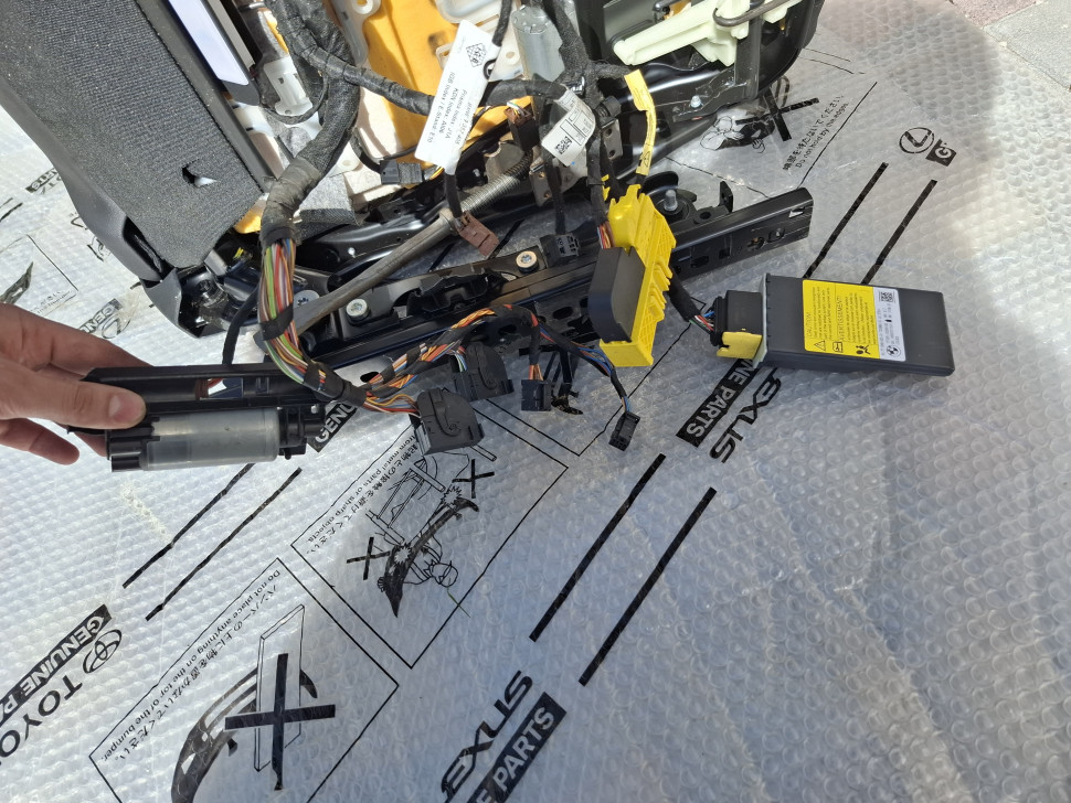 Сидение ВОДИТЕЛЯ BMW 7 G11 G12 2016-22 с airbag кожа черная сиденья БМВ 7 52107363143 52107363144