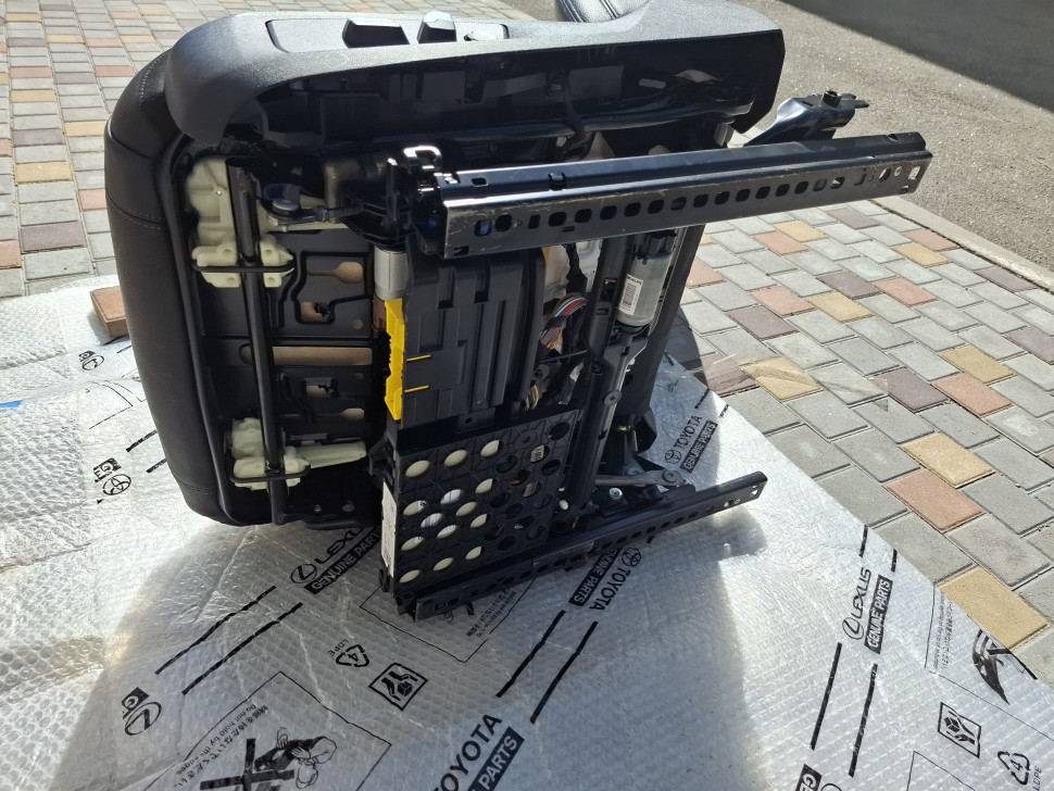 Сидение ВОДИТЕЛЯ BMW 7 G11 G12 2016-22 с airbag кожа черная сиденья БМВ 7 52107363143 52107363144