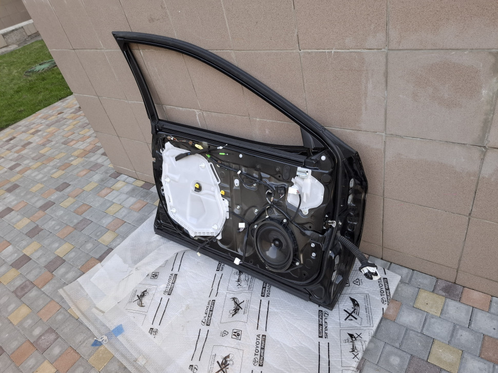 Дверь Toyota Camry v70 2018 2019 2020 2021 2022 2023 ВСБОРЕ дверь передняя Камри 70 XV70 в сборе, 6700206270 дефект