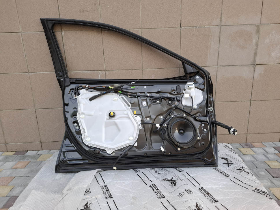 Дверь Toyota Camry v70 2018 2019 2020 2021 2022 2023 ВСБОРЕ дверь передняя Камри 70 XV70 в сборе, 6700206270 дефект