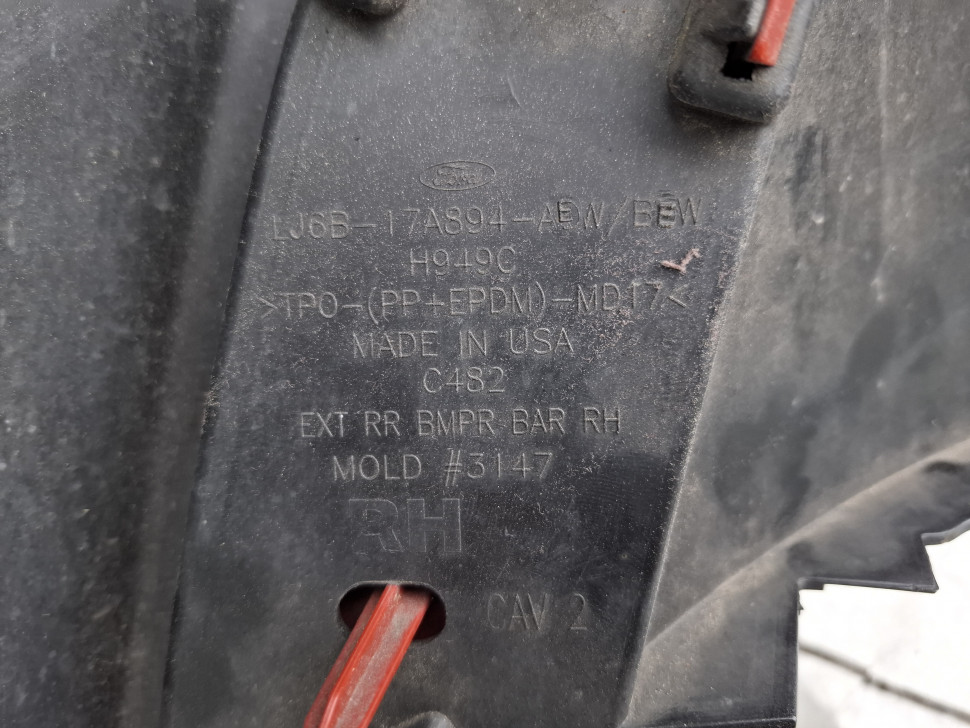 Бампер задний Ford Escape 2020 2021 2022 2023 2024 бампер задний правый Форд Ескейп с катафотом LJ6Z17810AEPTM