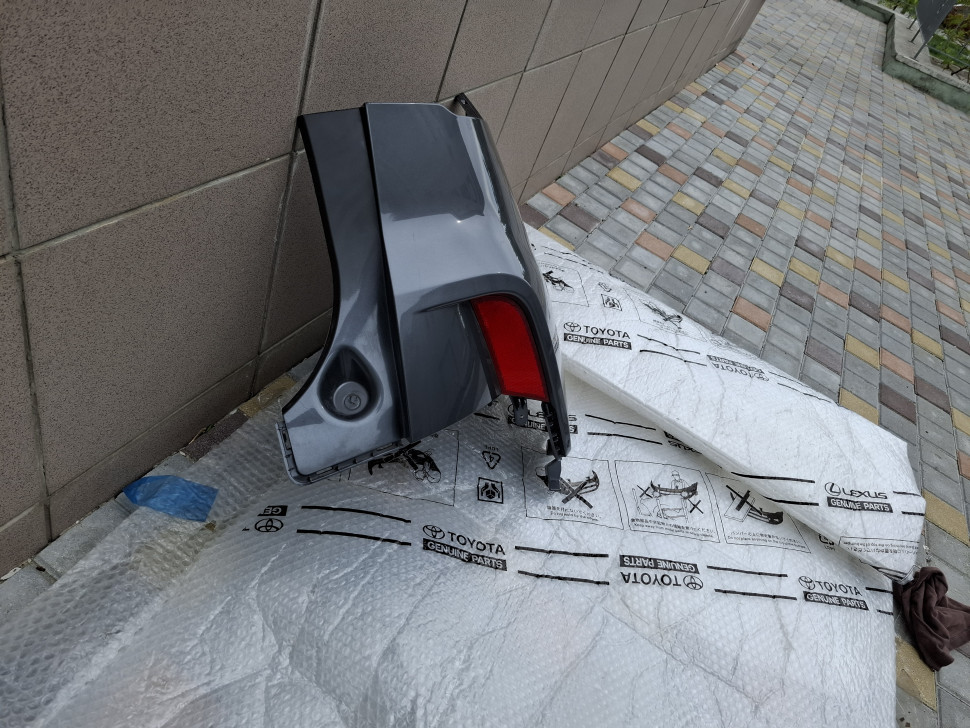 Бампер задний Ford Escape 2020 2021 2022 2023 2024 бампер задний правый Форд Ескейп с катафотом LJ6Z17810AEPTM