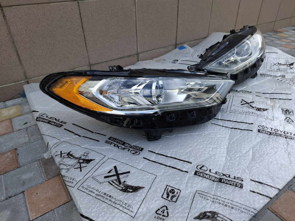 Фара правая Ford Fusion USA с LED ДХО 2017 - 2024 Б/у оригинал в сборе с блоками / лампами Фара Фьюжн Америка