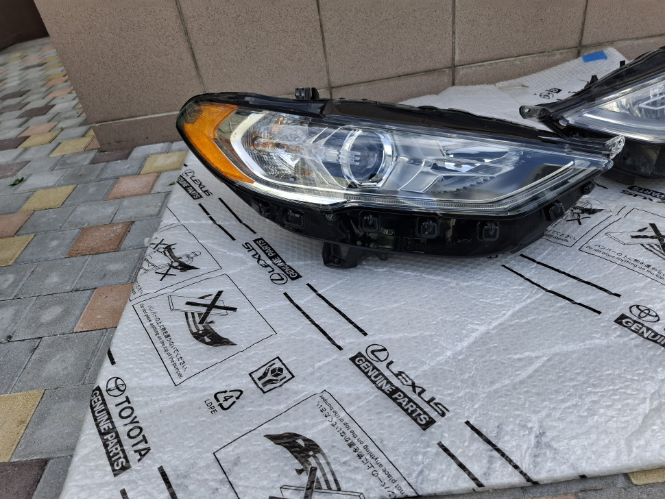 Фара правая Ford Fusion USA с LED ДХО 2017 - 2024 Б/у оригинал в сборе с блоками / лампами Фара Фьюжн Америка