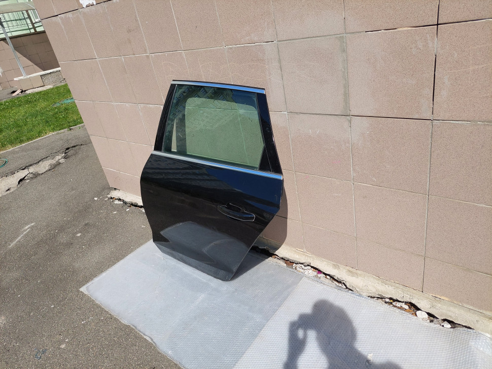 Универсал дверь задняя левая Audi a4 8w b9 2019 2020 2021 2022 2023 рестайлинг универсал дверь Ауди А4 Б9 8W9833051G